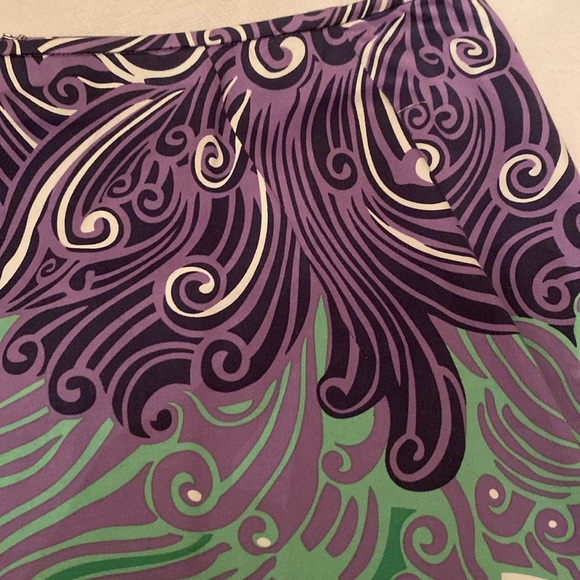 Tahari skirt with wonderful modern swirl print - Picture 2 of 8
